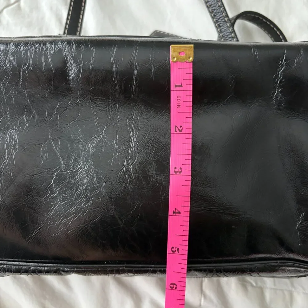 Coach Black Patent Leather Double Side Pockets Kiss Lock Closure luxury Chic